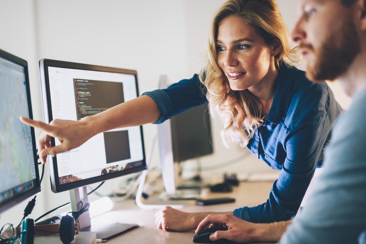 Woman pointing at computer to see website migration